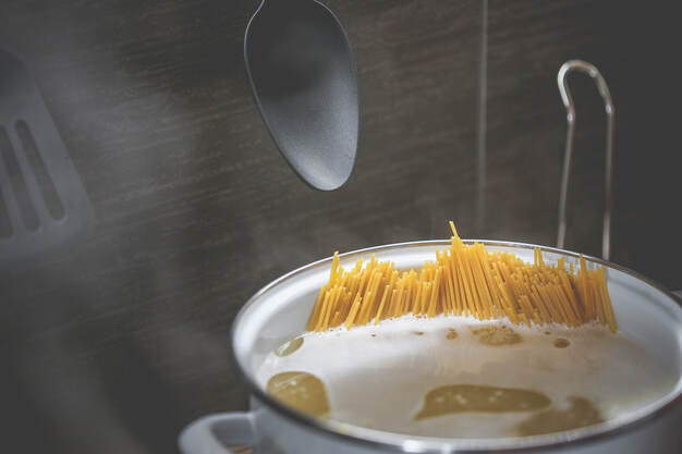 Cómo cocinar pasta sin gluten | Cómo cocinar pasta como en Italia | Colar la pasta inmediatamente tras la cocción | Glutenacious Life 